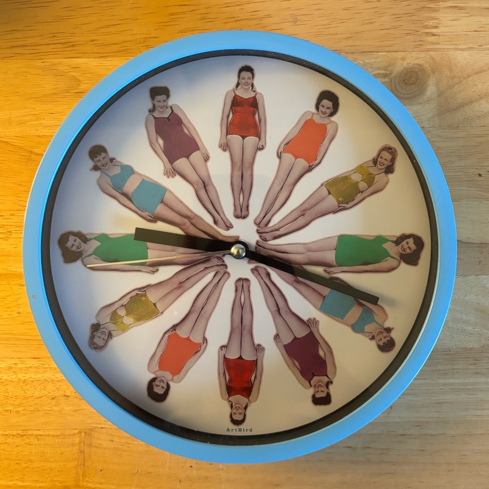 Artbird Blue Retro Wall Clock